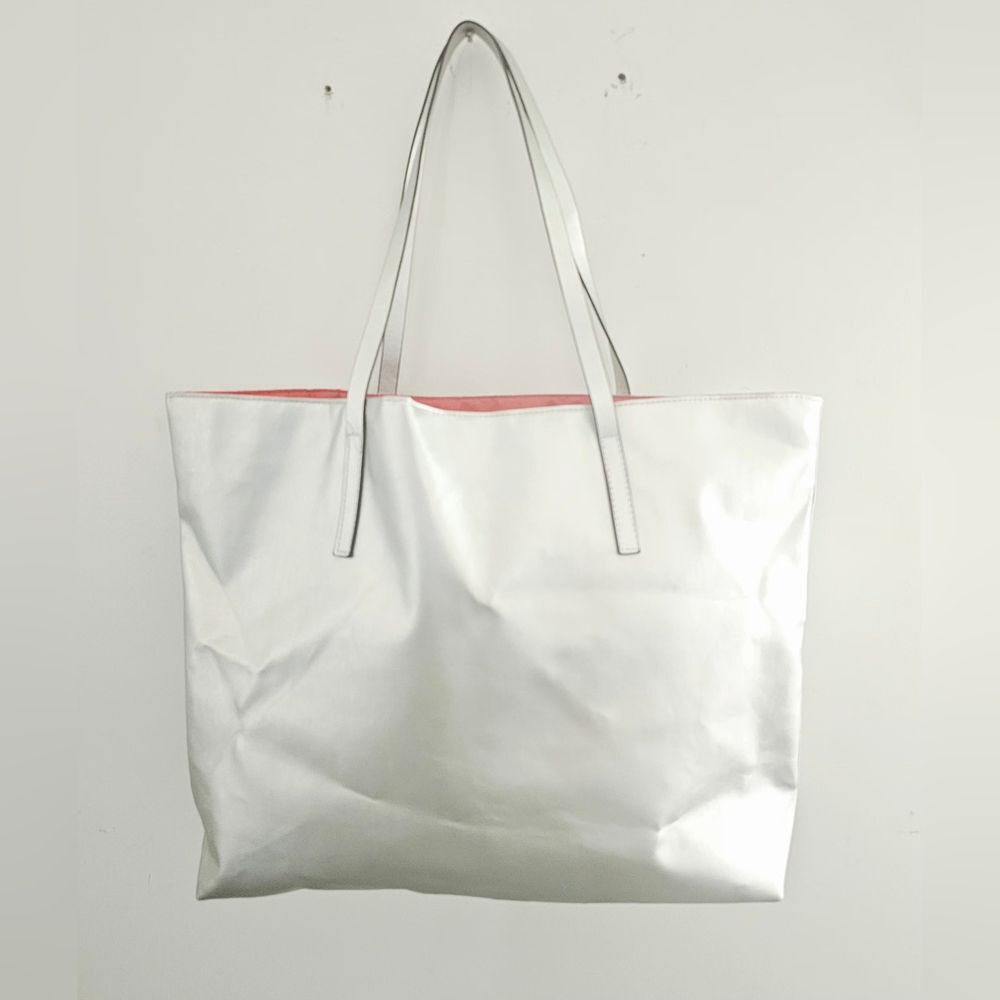 NWOT Clinique Metallic Silver Embossed Logo Beauty Traveler Tote Bag